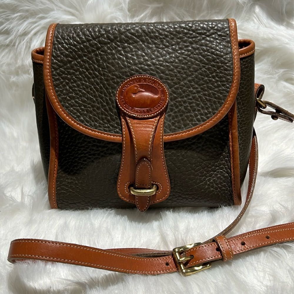 Dooney & Bourke vintage Equestrian/ Fisherman Core crossbody bag B89